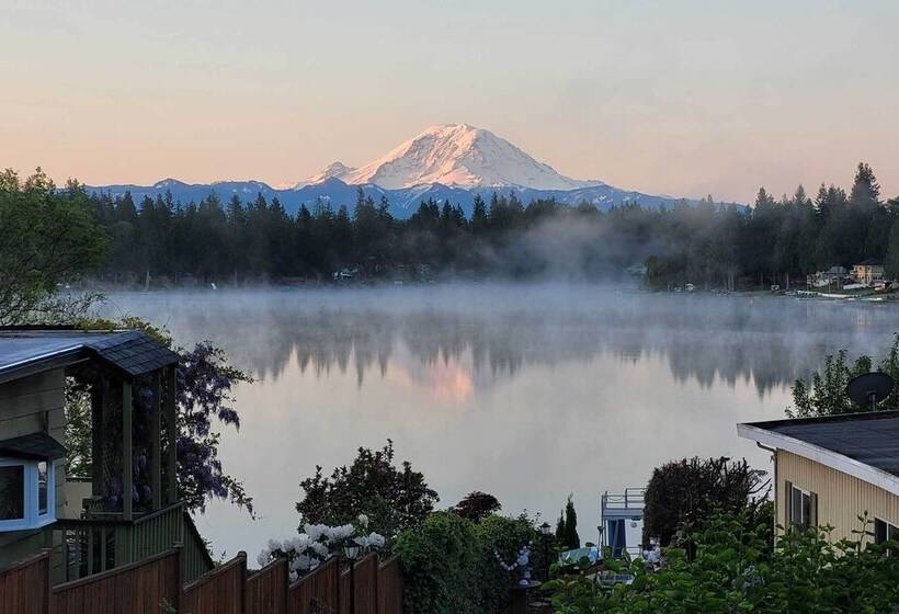 Stunning Kent Lake House W/ Private Dock!