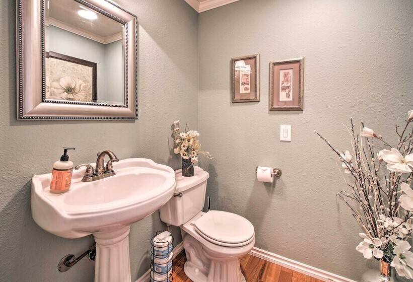 Stunning Kent Lake House W/ Private Dock!