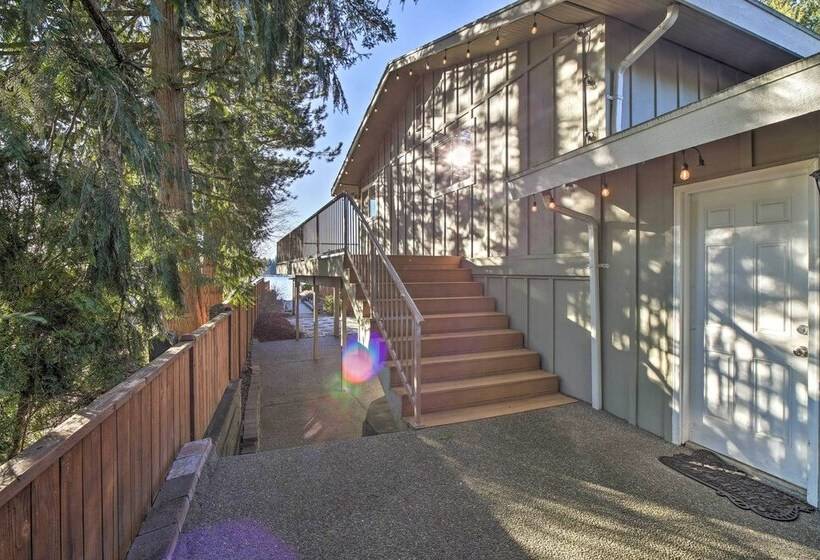 Stunning Kent Lake House W/ Private Dock!