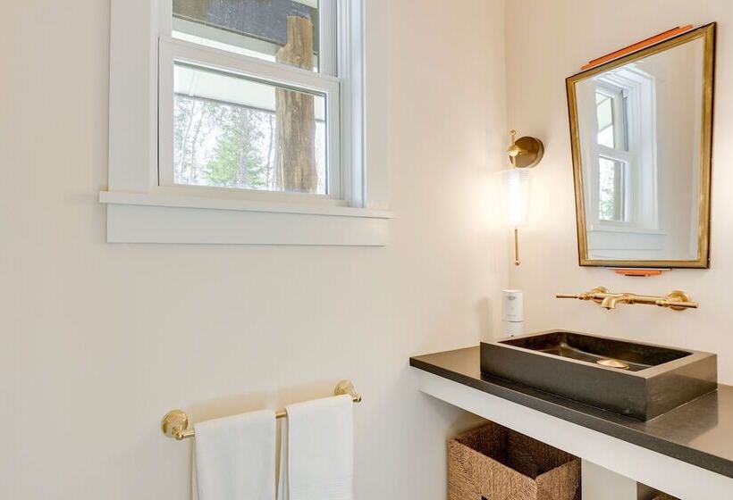 Stunning Seal Cove Home Near Acadia National Park!