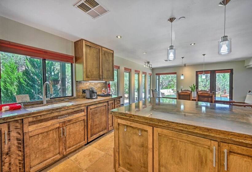 Stunning Sedona Home W/ Red Rock Views & Fire Pit!