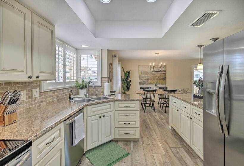 Stunning Sun Lakes Retreat < 1 Mi To Golfing!