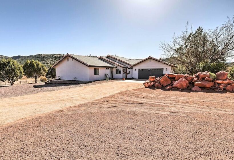 West Sedona Retreat: Deck & Mountain Views