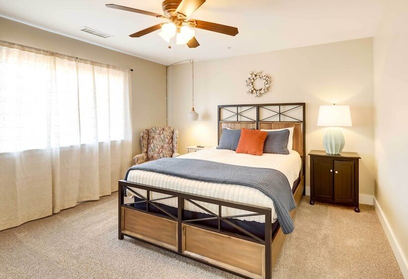 West Sedona Retreat: Deck & Mountain Views