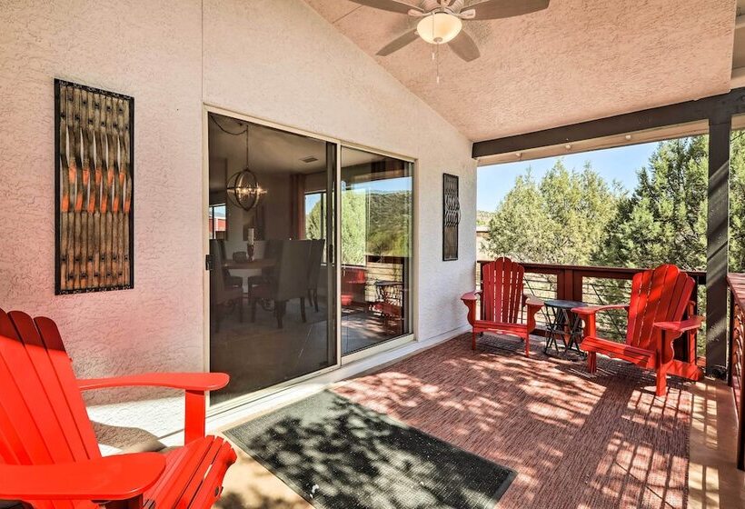 West Sedona Retreat: Deck & Mountain Views