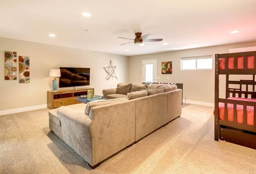 West Sedona Retreat: Deck & Mountain Views