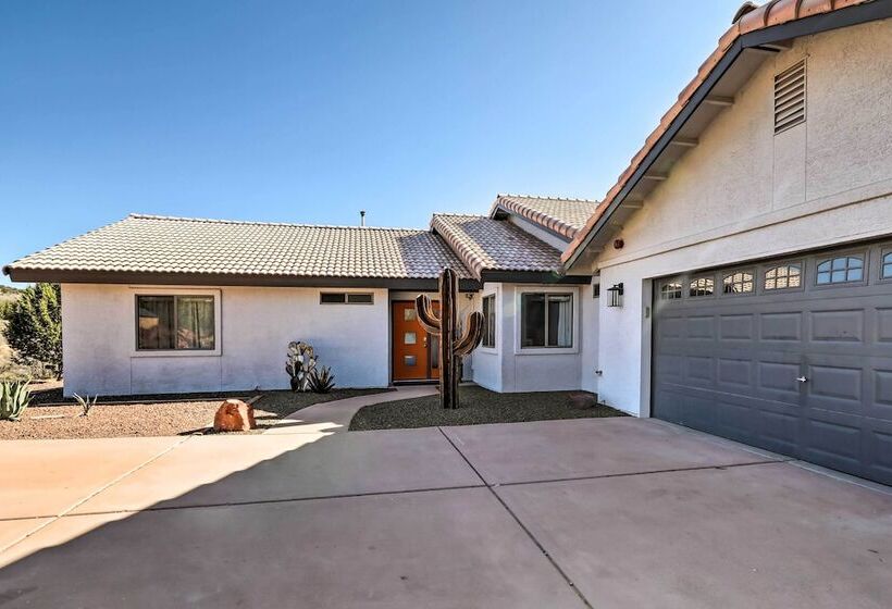 West Sedona Retreat: Deck & Mountain Views
