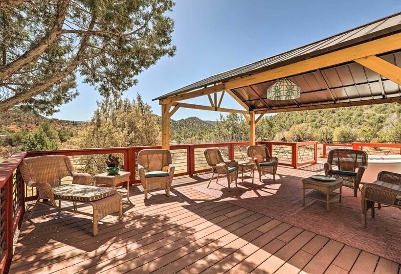 West Sedona Retreat: Deck & Mountain Views
