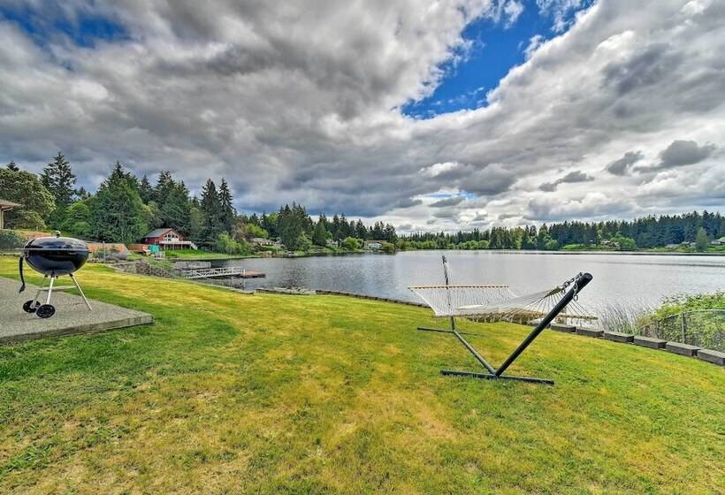 Stylish Olympia Home W/ Private Boat Dock!