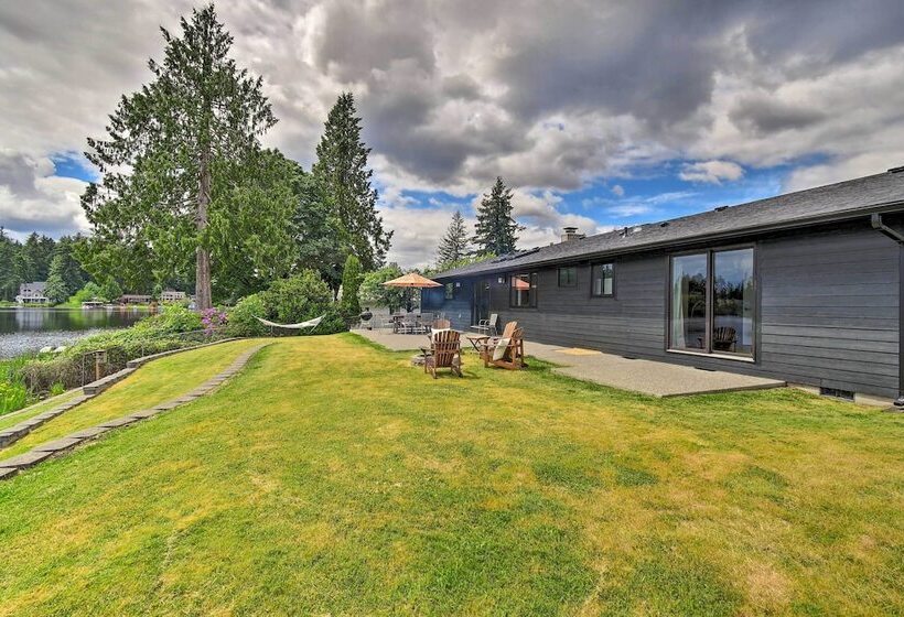 Stylish Olympia Home W/ Private Boat Dock!