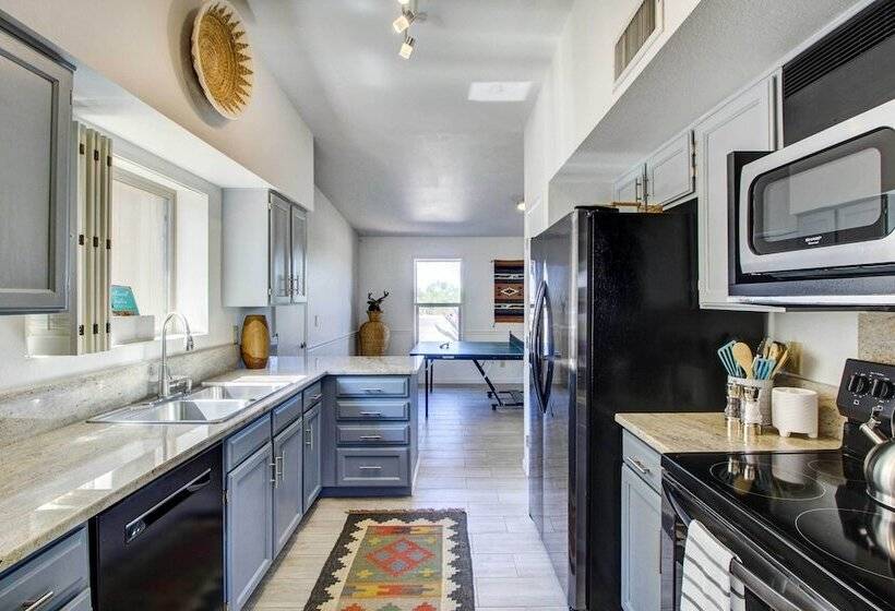 Stylish Tucson Home W/ Patio & Private Pool!