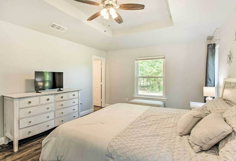 ~ 3 Mi To Dtwn Mckinney: Suburban Texas Retreat