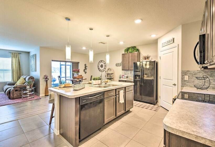 Sun City Center Home: 20 Mi To Downtown Tampa