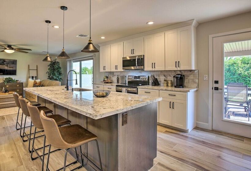 55 + Sun City West Home Near Golfing, Dogs Welcome