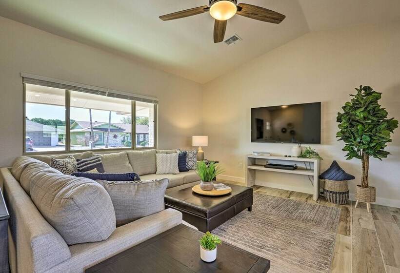 Sun City West Vacation Home W/ Putting Green!