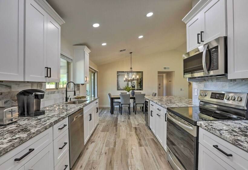 Sun City West Vacation Home W/ Putting Green!