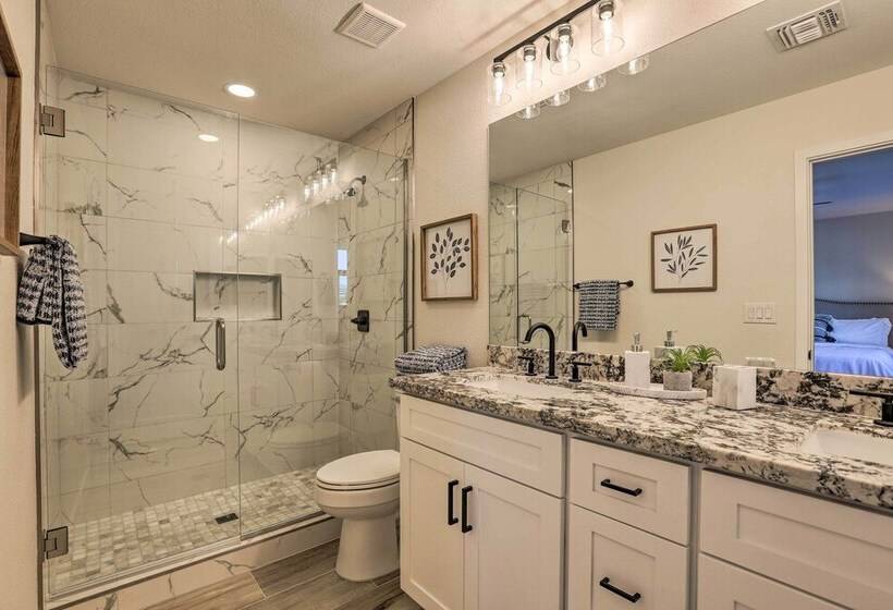 Sun City West Vacation Home W/ Putting Green!