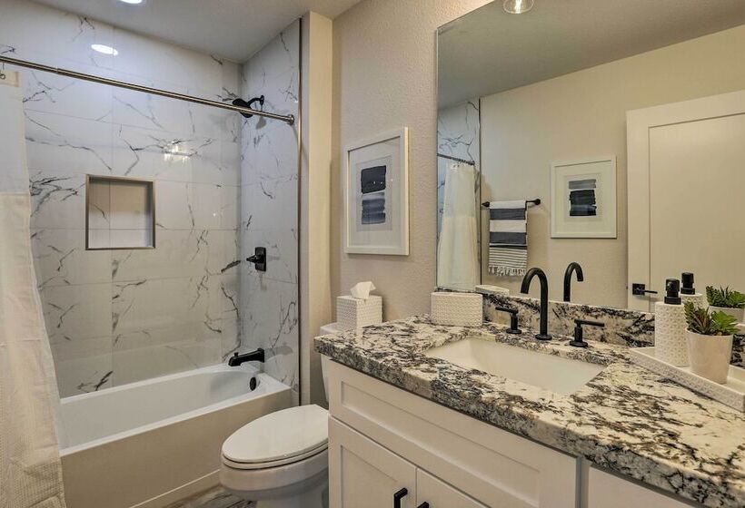 Sun City West Vacation Home W/ Putting Green!