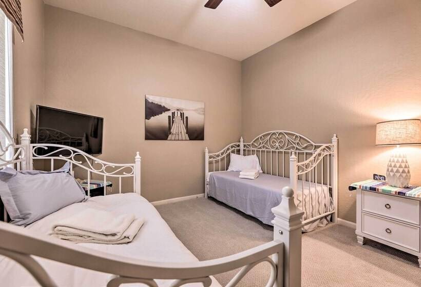 Sun Drenched Home W/ Private Pool In Goodyear