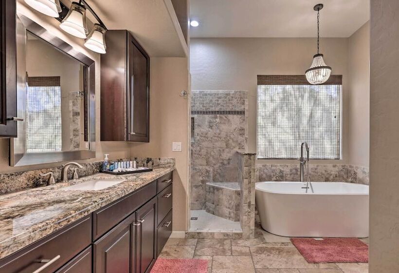 Sun Drenched Home W/ Private Pool In Goodyear