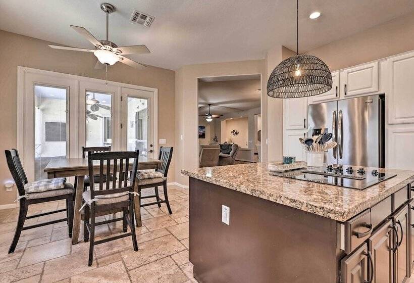 Sun Drenched Home W/ Private Pool In Goodyear