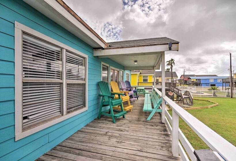 Walk To Ocean: Coastal Surfside Beach Bungalow!