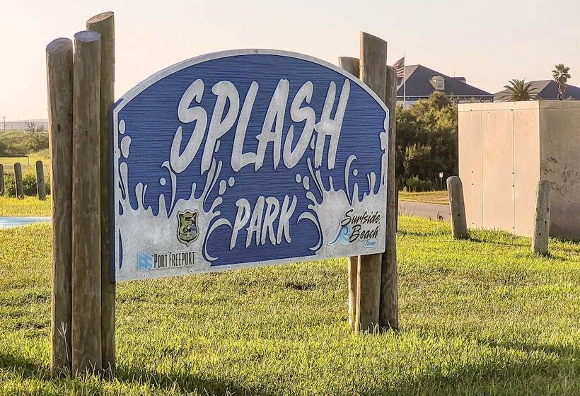 Walk To Ocean: Coastal Surfside Beach Bungalow!