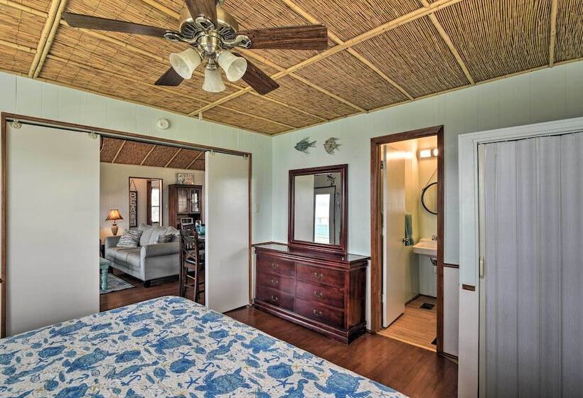 Walk To Ocean: Coastal Surfside Beach Bungalow!