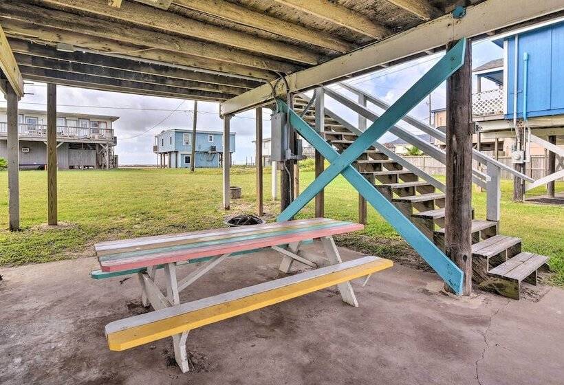 Walk To Ocean: Coastal Surfside Beach Bungalow!