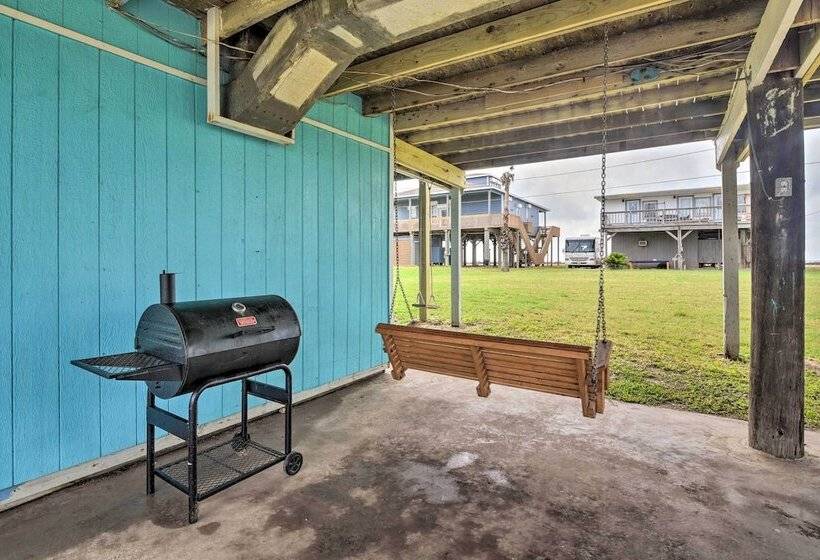 Walk To Ocean: Coastal Surfside Beach Bungalow!