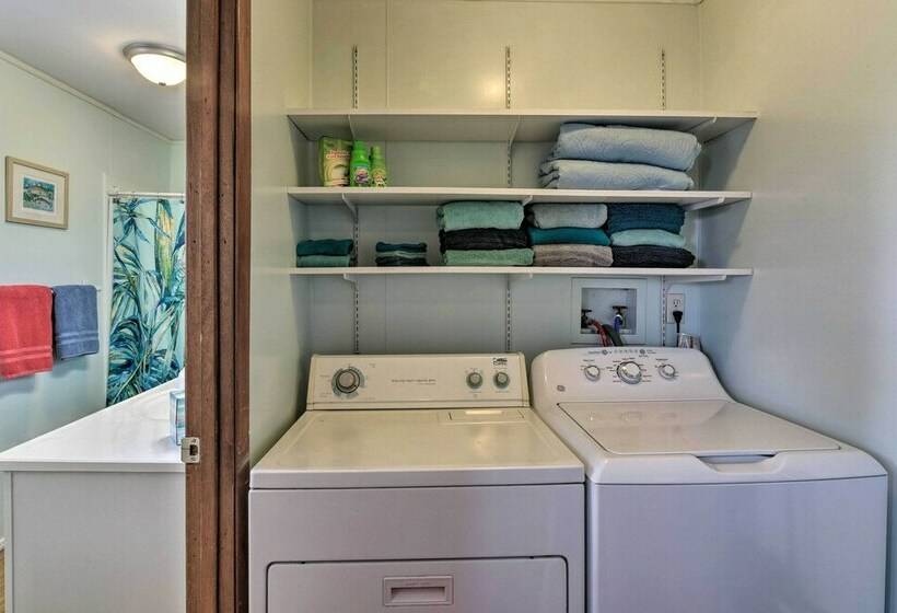 Walk To Ocean: Coastal Surfside Beach Bungalow!