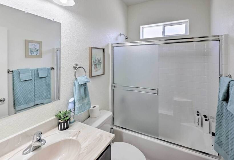 Sunny Bullhead City Home W/ Patio & Mnt View!