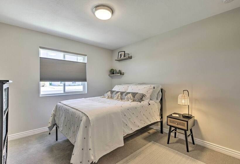 Tempe Home W/ Outdoor Pool, Near Stadiums & Asu!