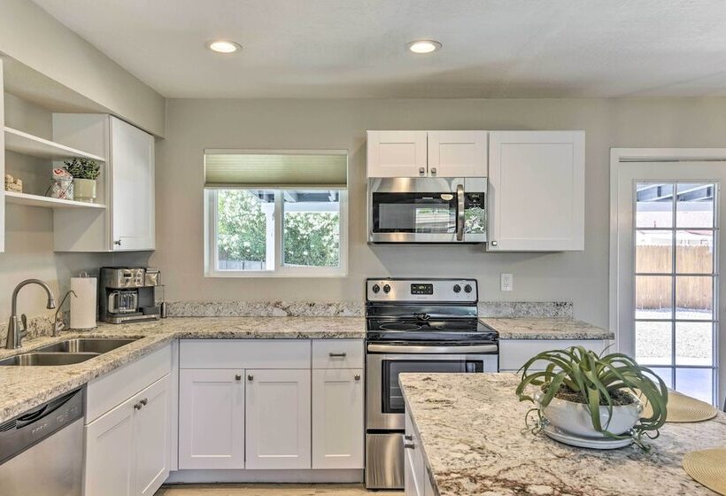 Tempe Home W/ Outdoor Pool, Near Stadiums & Asu!