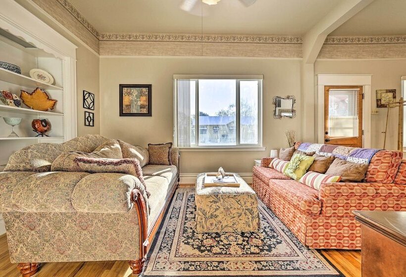 The Diamond Bungalow    Cozy Caldwell Home!