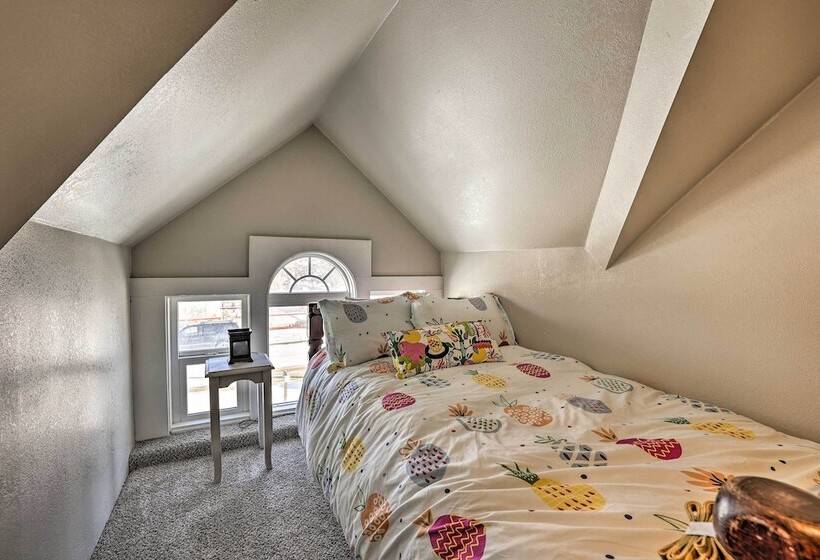 The Diamond Bungalow    Cozy Caldwell Home!