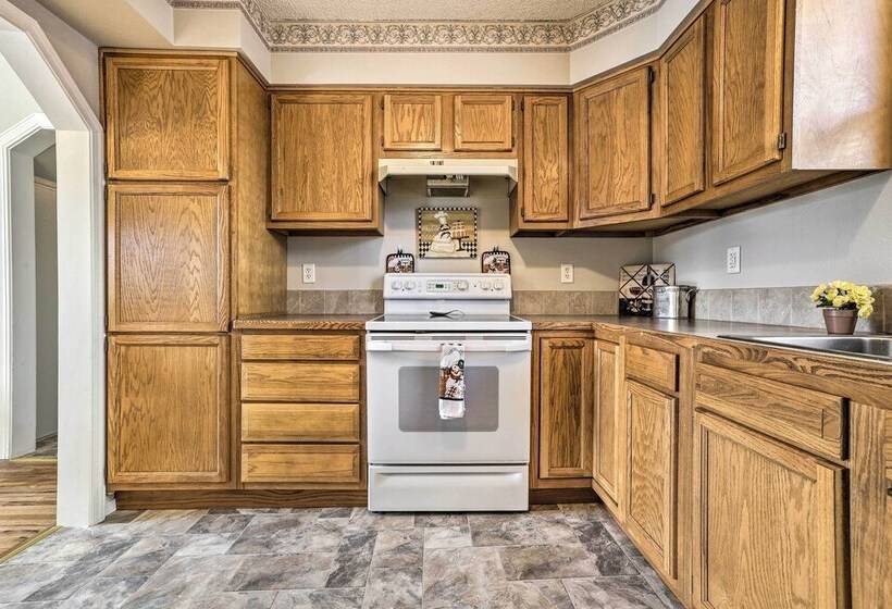 The Diamond Bungalow    Cozy Caldwell Home!