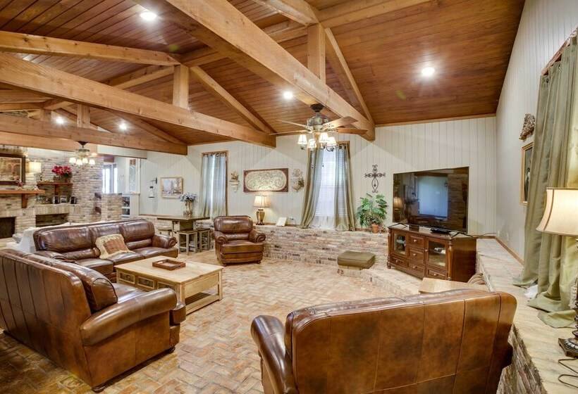 Dularge Grand Villa   Steps To Marina + Fishing!