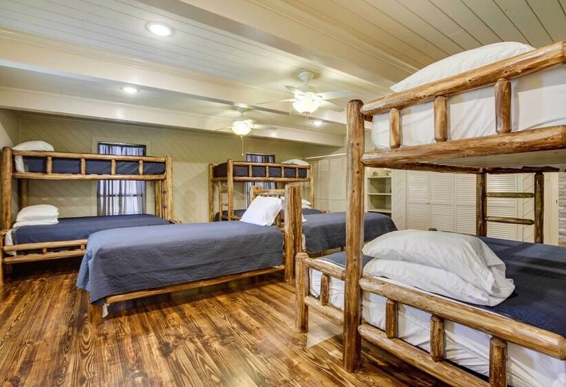 Dularge Grand Villa   Steps To Marina + Fishing!