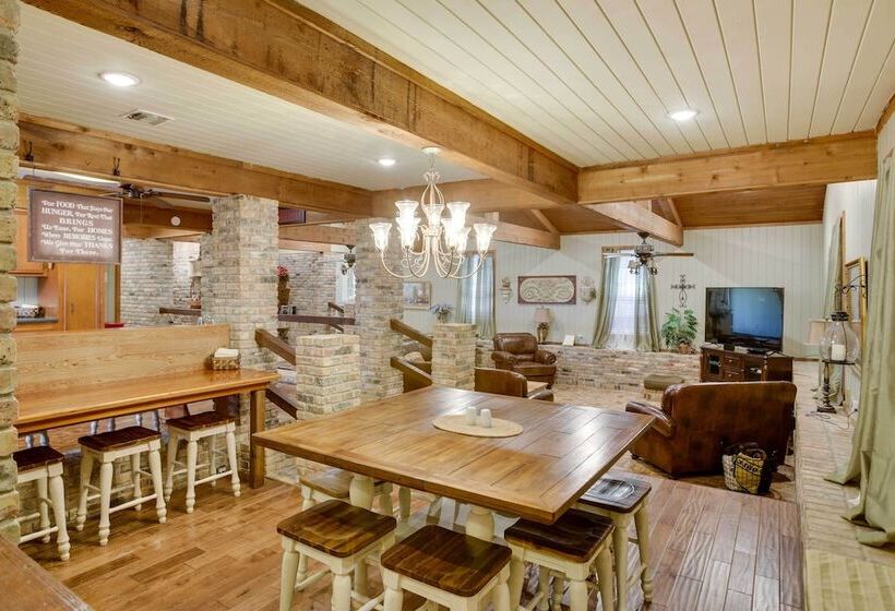 Dularge Grand Villa   Steps To Marina + Fishing!