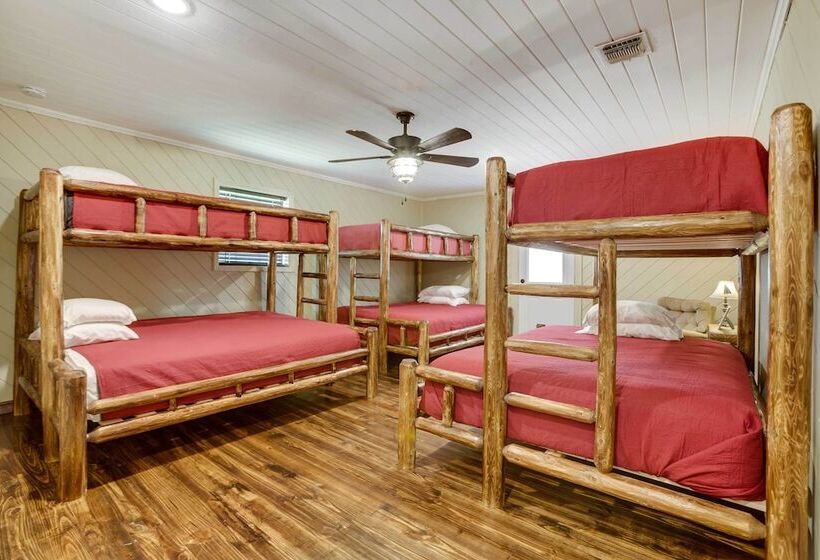 Dularge Grand Villa   Steps To Marina + Fishing!