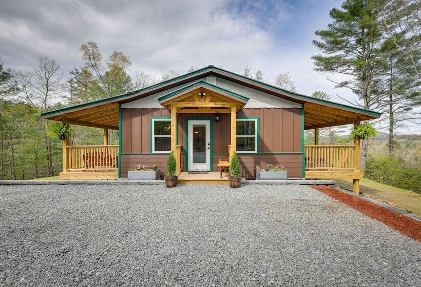 Scenic Murphy Cabin W/ Hot Tub, Fire Pit & Views