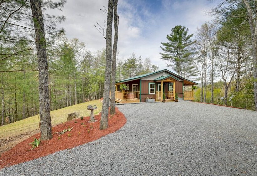 Scenic Murphy Cabin W/ Hot Tub, Fire Pit & Views