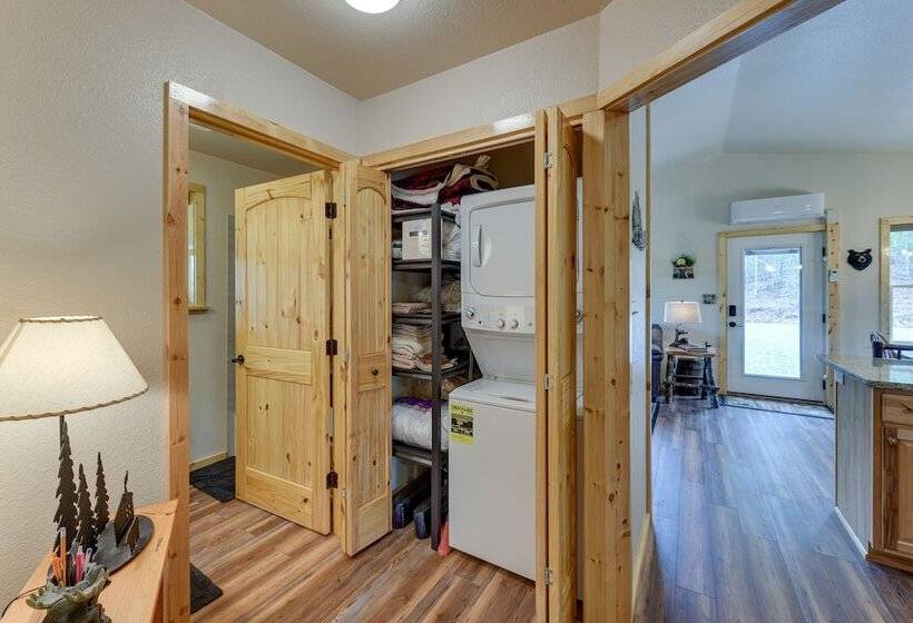 Scenic Murphy Cabin W/ Hot Tub, Fire Pit & Views