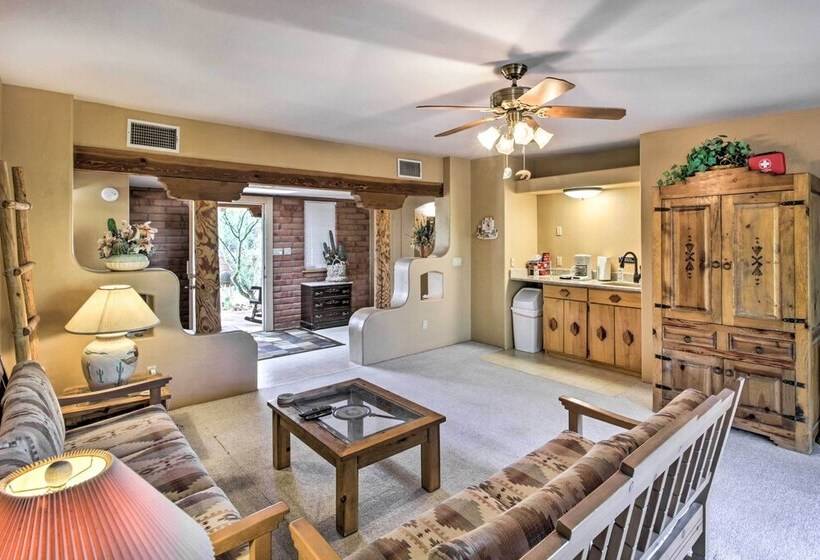 Tucson Home   Hiking Trail Access On Site!