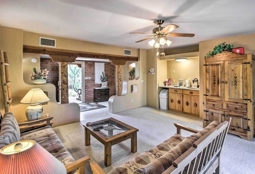 Tucson Home   Hiking Trail Access On Site!