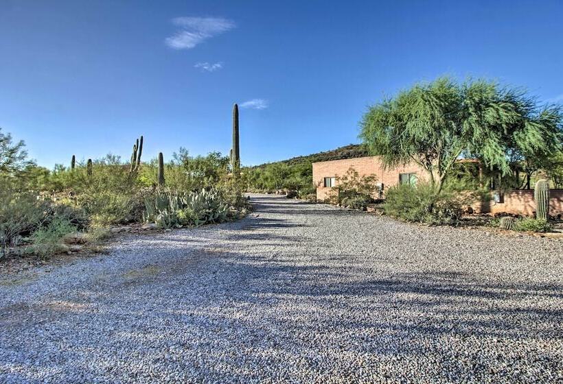 Tucson Home   Hiking Trail Access On Site!