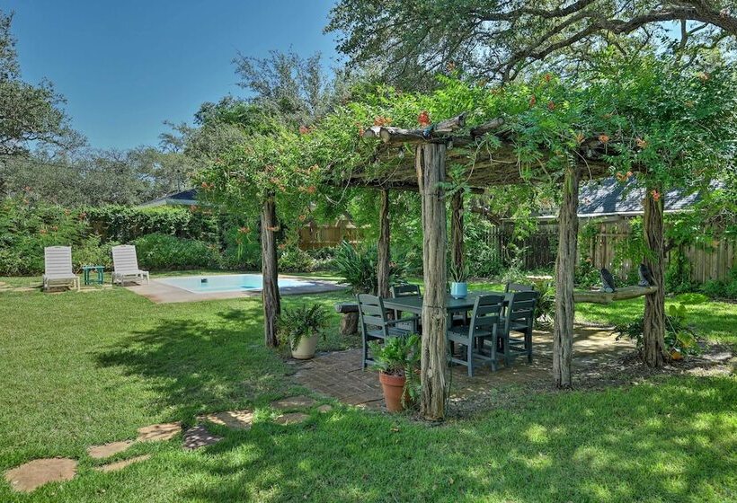 Outdoor Oasis & Grills: Ultimate Rockport Home!