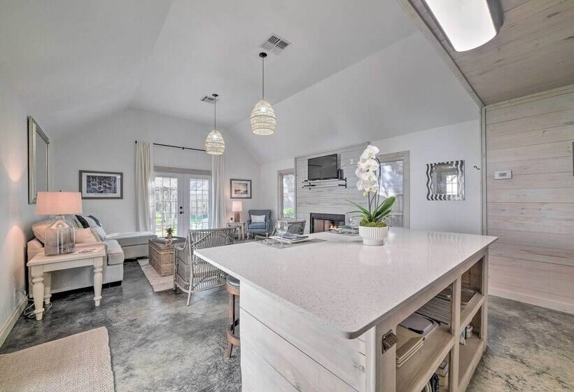 Outdoor Oasis & Grills: Ultimate Rockport Home!