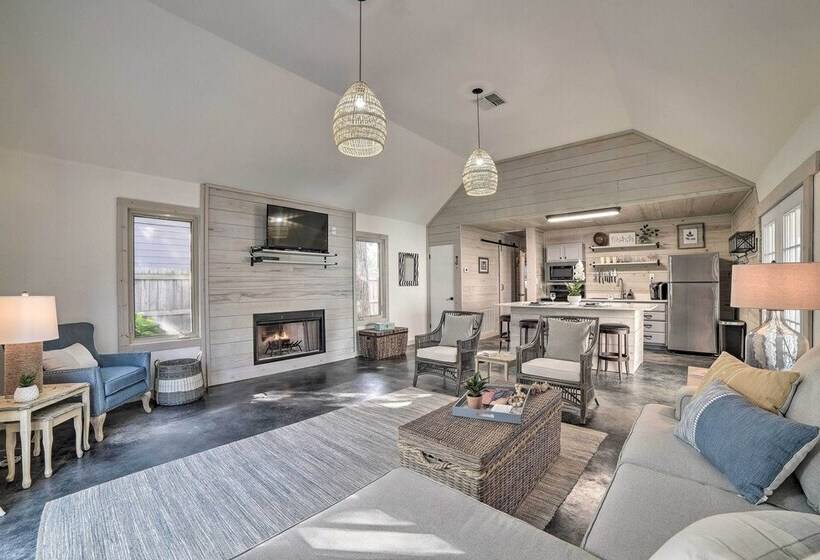 Outdoor Oasis & Grills: Ultimate Rockport Home!